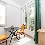 1 Bedroom Front In Barbat *