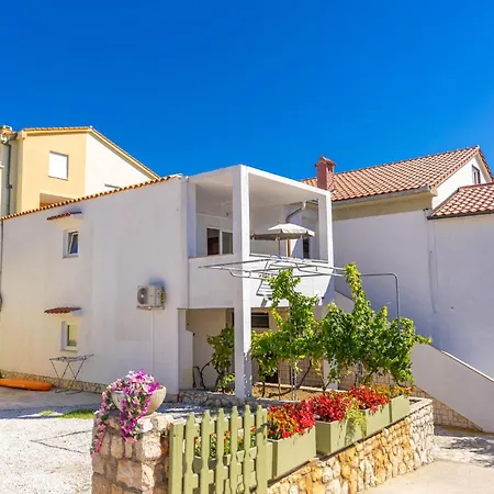 Appartamento In Barbat With Wifi