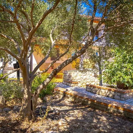 1 Bedroom Front In Barbat Barbat na Rabu